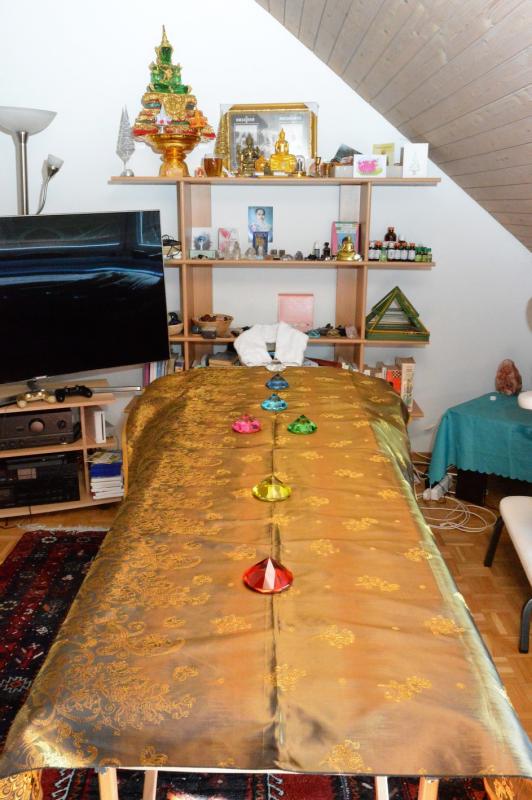 energiemassage wohnzimmer buddha